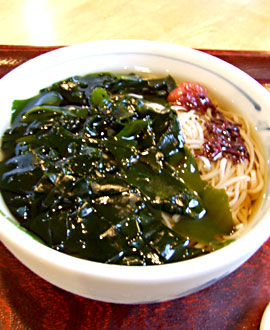 生そば　森山　冷やしぶっかけそば(わかめ・梅干し)