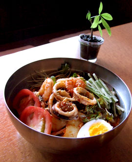 焼肉　ソウル　海鮮ピビン冷麺