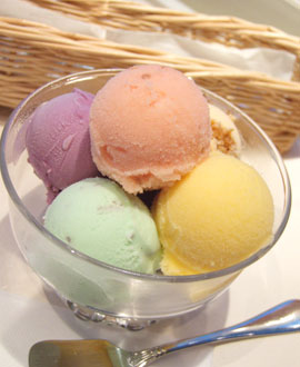 阿蘇天然アイス　健軍店　6色盛り