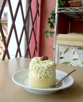 ケーキのお店　モンレーブ　幸せの黄色いモンブラン