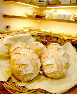 パン焼き工房　ReyMo　りんごと紅茶