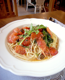 ツノ　レストラン＆カフェ　生トマトとアンチョビのパスタ