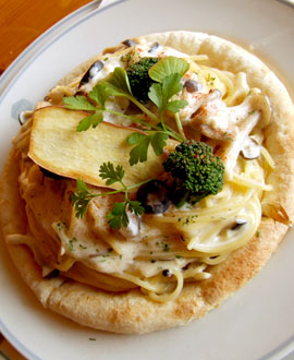 カフェ・ギャラリー　阿里美　白いクリームソースパスタ