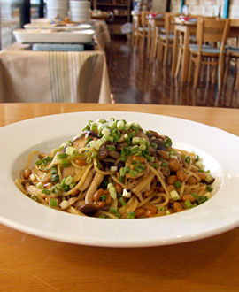 スパイスコットンDUE　納豆と木ノ子の和風パスタ