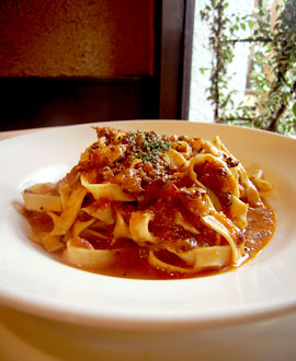 Bistro O'gozzo　じっくり煮込んだミートソースみたいなラグーソース