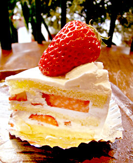 洋菓子工房　クーゲルホップ　苺ショートケーキ