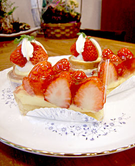 ケーキハウス　ロシアン　苺トルテ