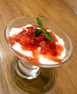 ふらんす亭　ゆめタウン光の森店　ストロベリー杏仁豆腐