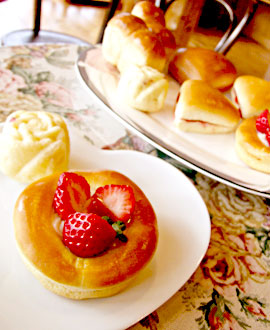 手づくりパンの店　Sweet Memory　苺ミルクパン