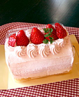 キャラメルプディング　南阿蘇のいちごクリームロール