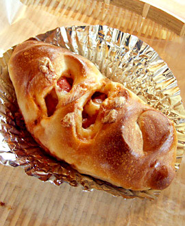 パン工房　ヴドネ　トマトとチーズのパン