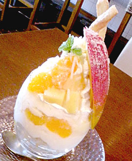 Cafe YULALA　マンゴーパフェ