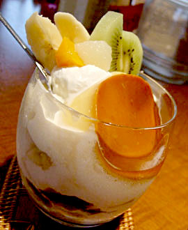 カフェ　アポット　自家製プリンパフェ