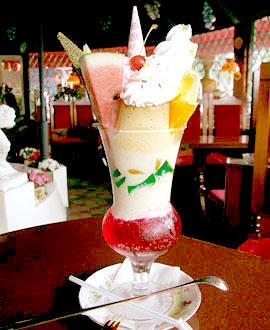 Cafe&Restaurant ニュースペイン館　夢パフェ