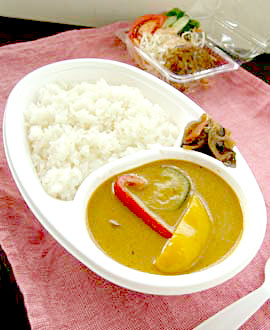 たりとっとカレーの　地産倶楽部　カレー弁当(タイ風カレー)