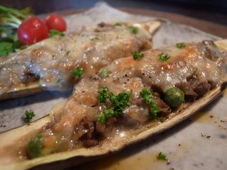 赤茄子のボートグラタン くまもとの赤レシピ サンサンうきっ子 宇城彩館 物産館 宇城市 ひごなび 赤茄子のボートグラタン くまもとの赤レシピ サンサンうきっ子 宇城彩館 物産館 宇城市 ひごなび