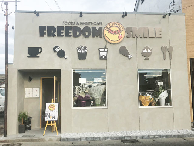FOODS&SWEETS CAFE FREEDOM SMILEの写真