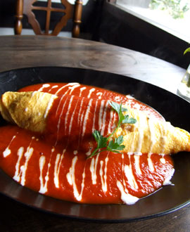 カフェレストラン　芳文　特製トマトソースオムライス